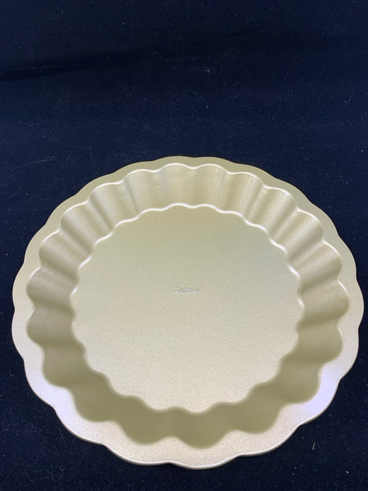 WILTON PIE DISH.