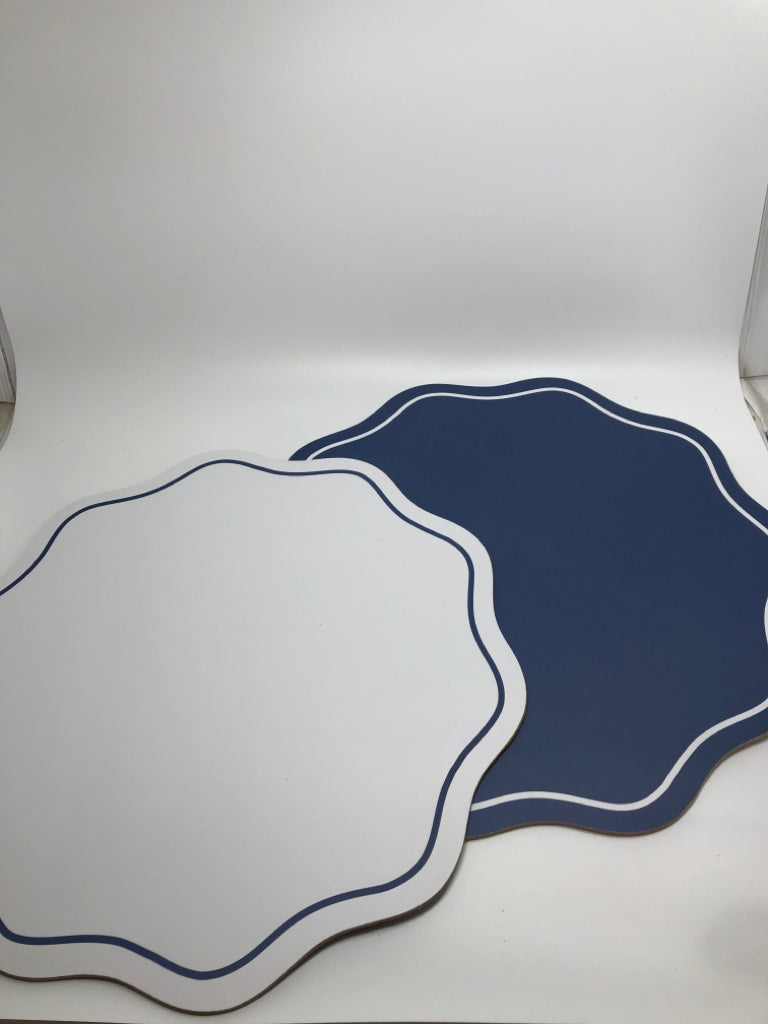4PC BLUE/WHITE REVERSIBLE SCALLOPED PLACEMATS.