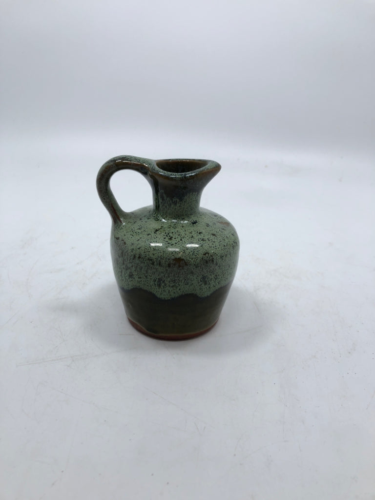 SM GREEN DRIP GLAZE JUG.