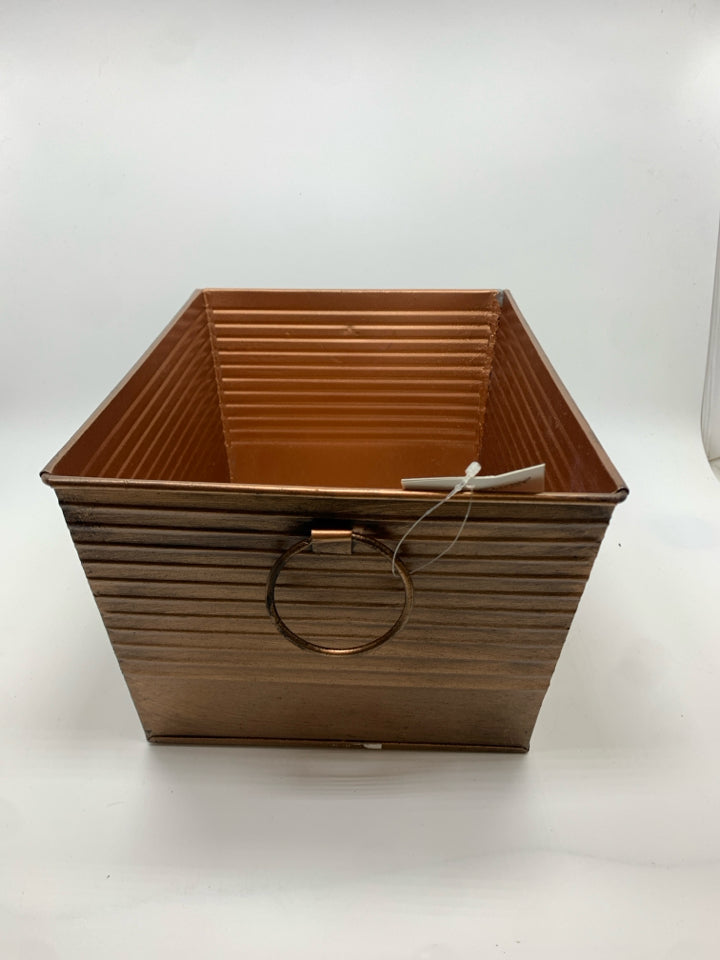 NWT METAL BIN - HARRY & DAVID.
