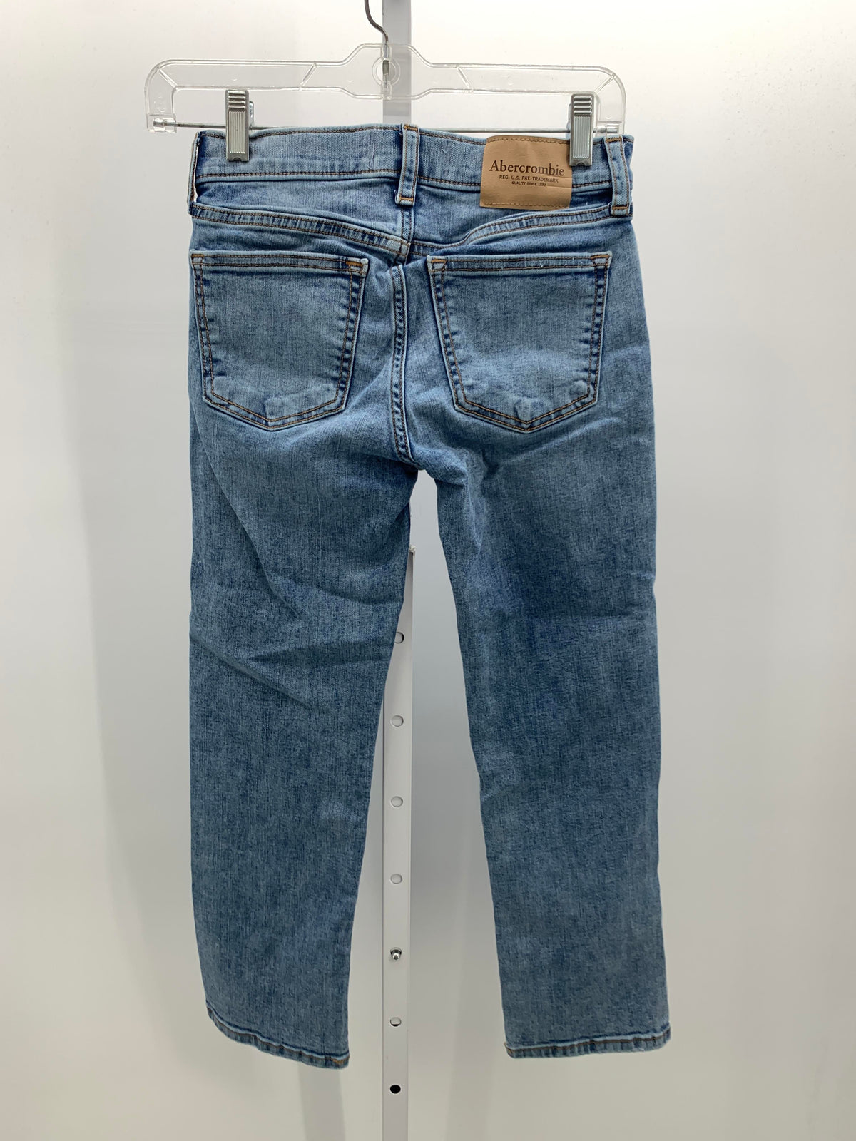 DISTRESSED STRAIGHT FIT