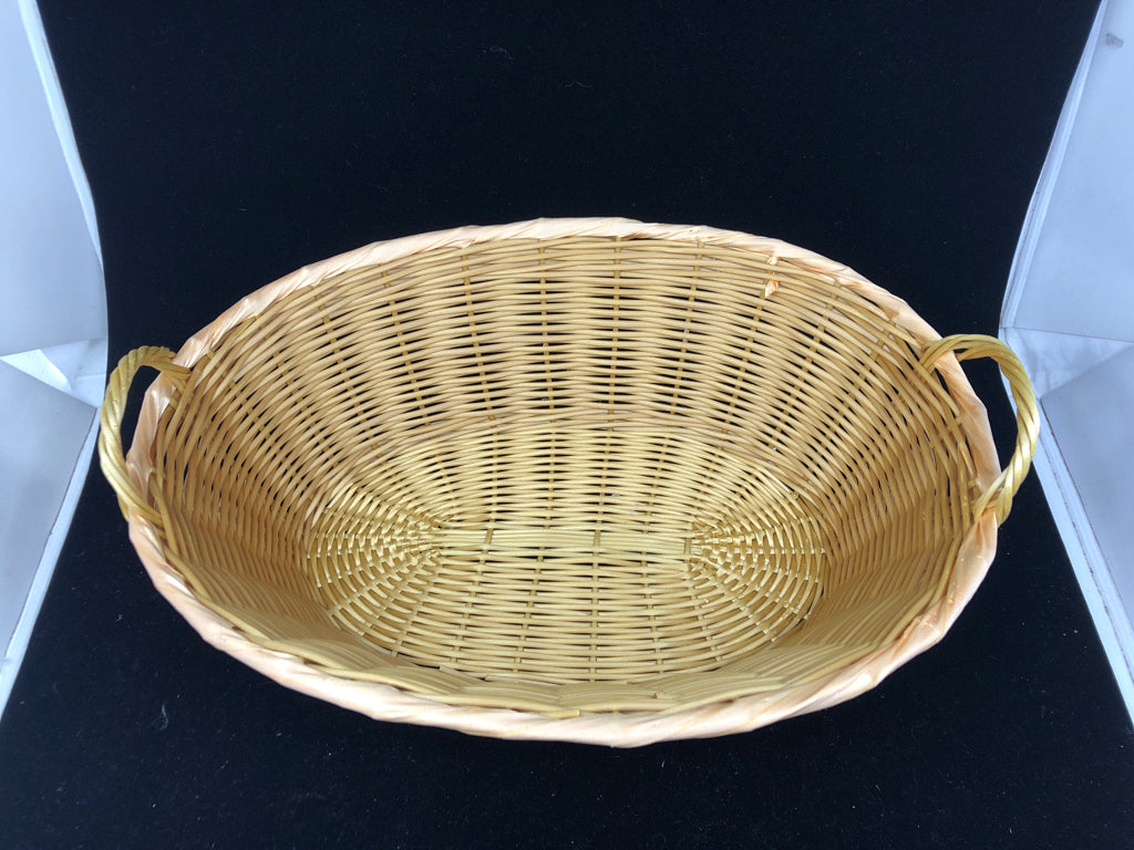 OVAL BLONDE BASKET W 2 HANDLES.
