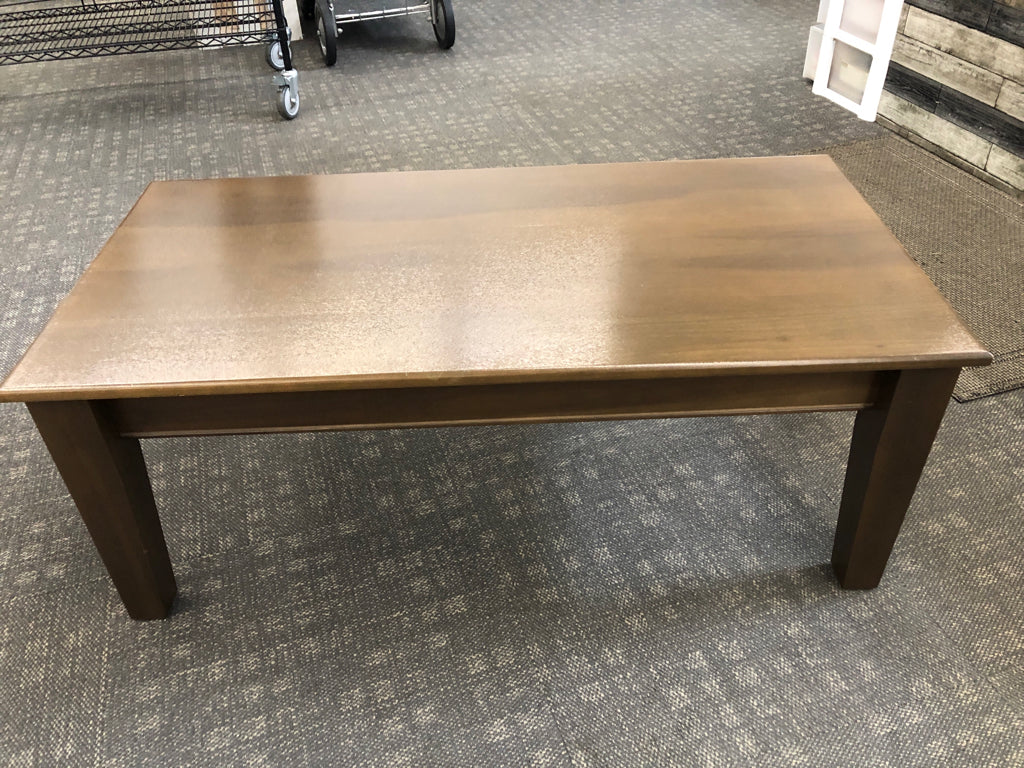 WOODEN RECTANGULAR COFFEE TABLE.