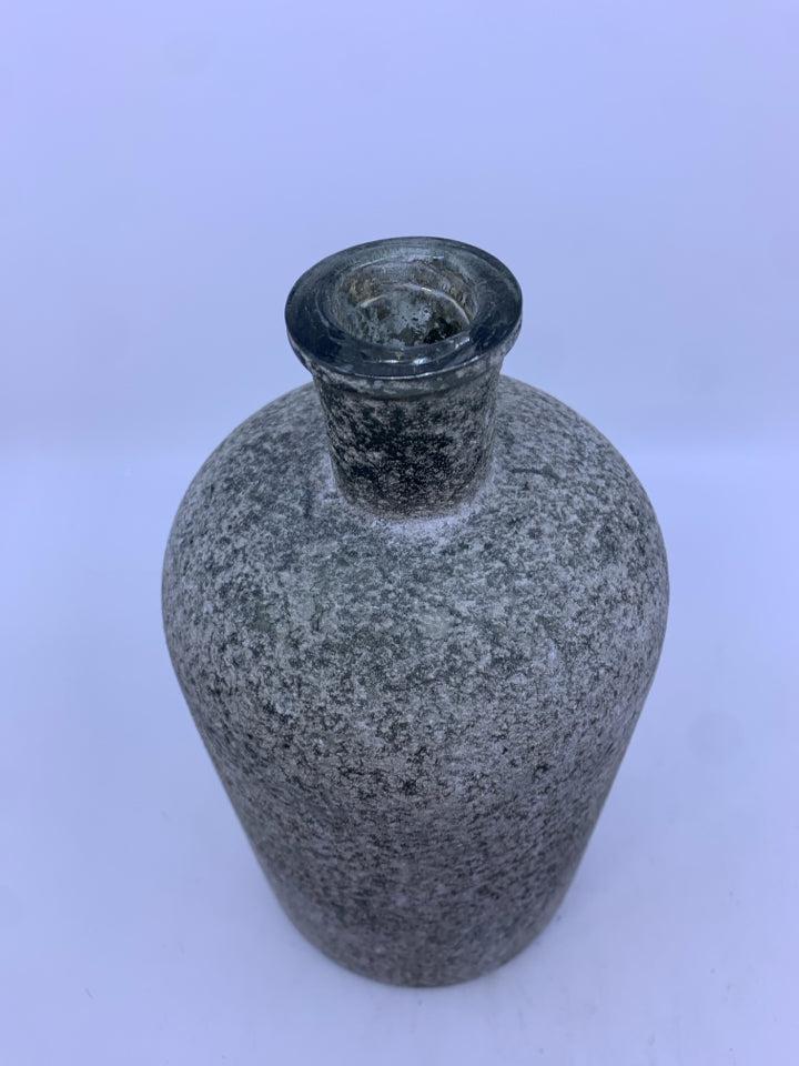 TEXTURED GLASS VASE.