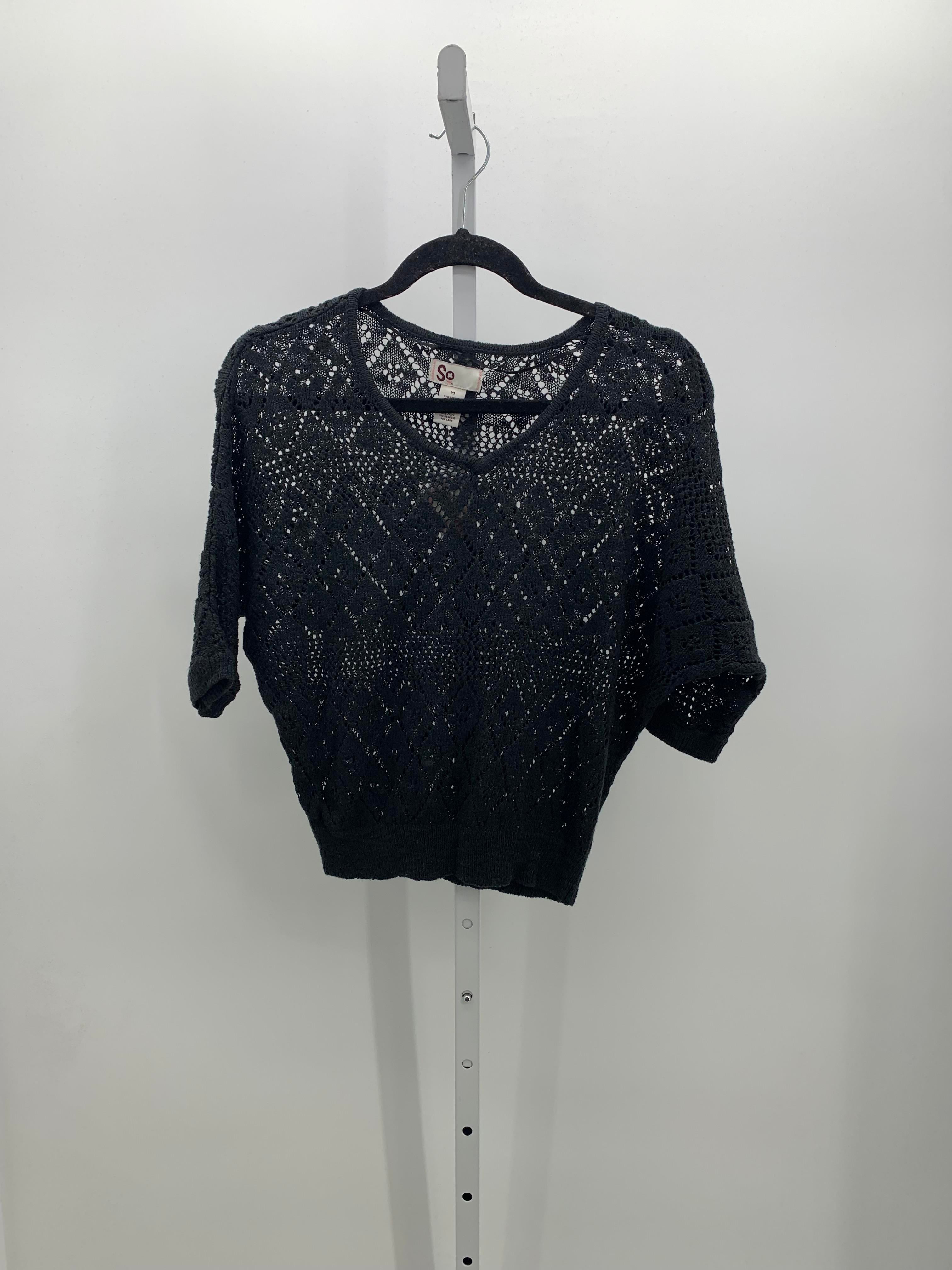 SO Size Medium Juniors Short Sleeve Sweater