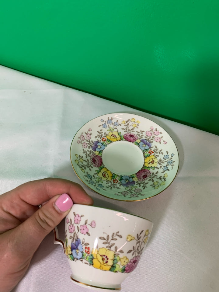 VTG COLORFUL FLORAL TEACUP AND SAUCER.