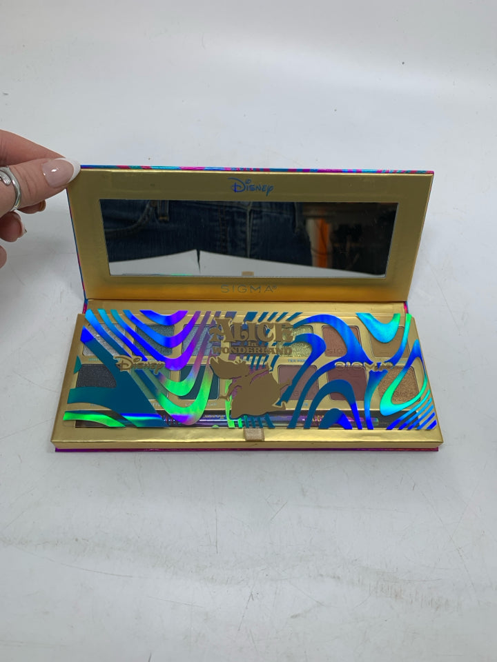 Special Edition Sigma Beauty Disney Alice in Wonderland Eyeshadow Palette