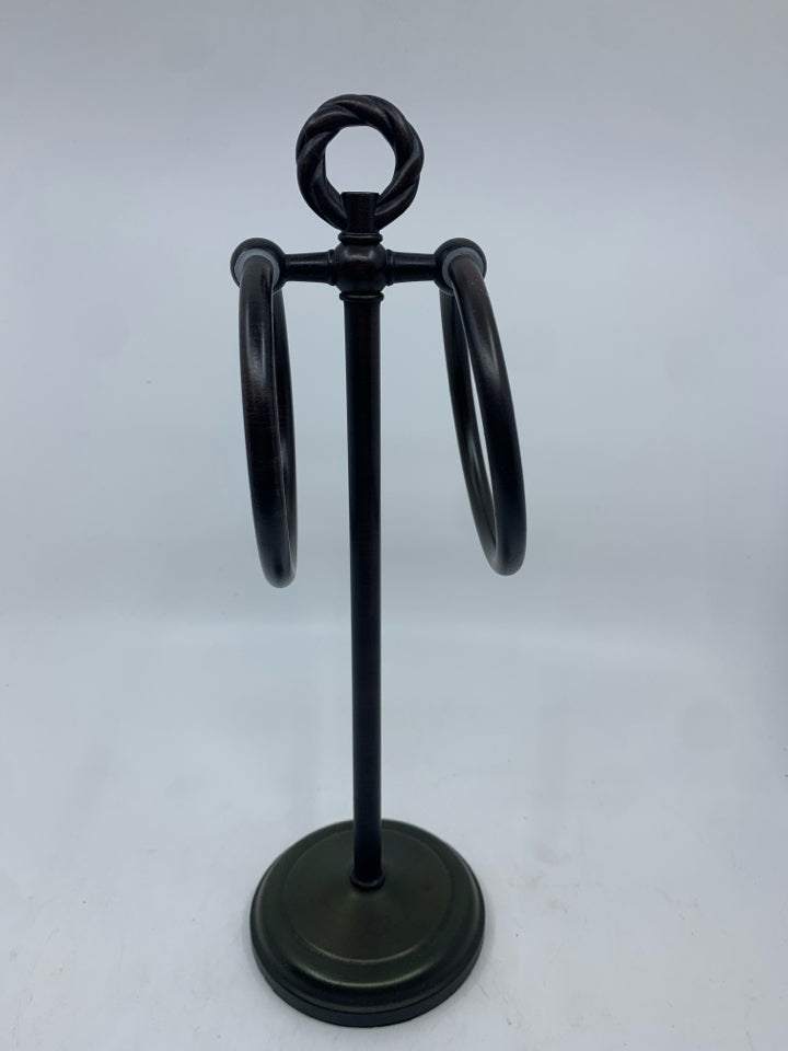 BROWN METAL TOWEL HOLDER.