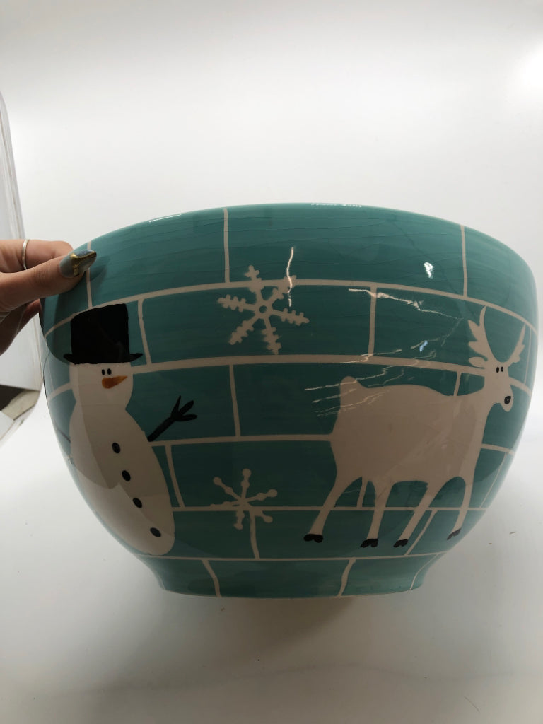 CERAMIC BOWL W/SNOWMAN IGLOO DESIGN.