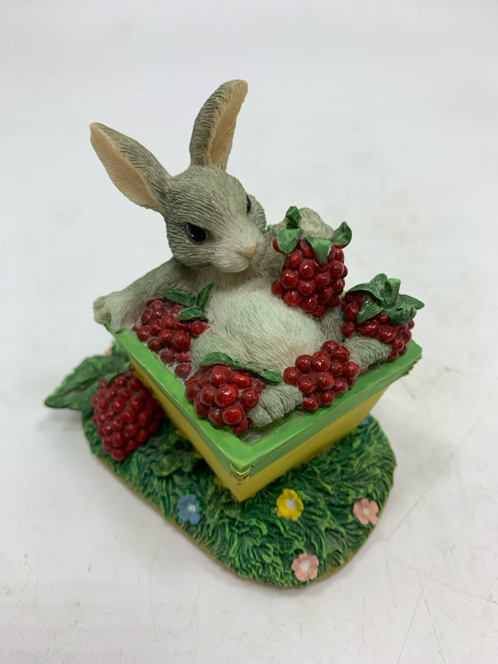 "THE BERRY BEST" CHARMING TAILS FIGURINE.