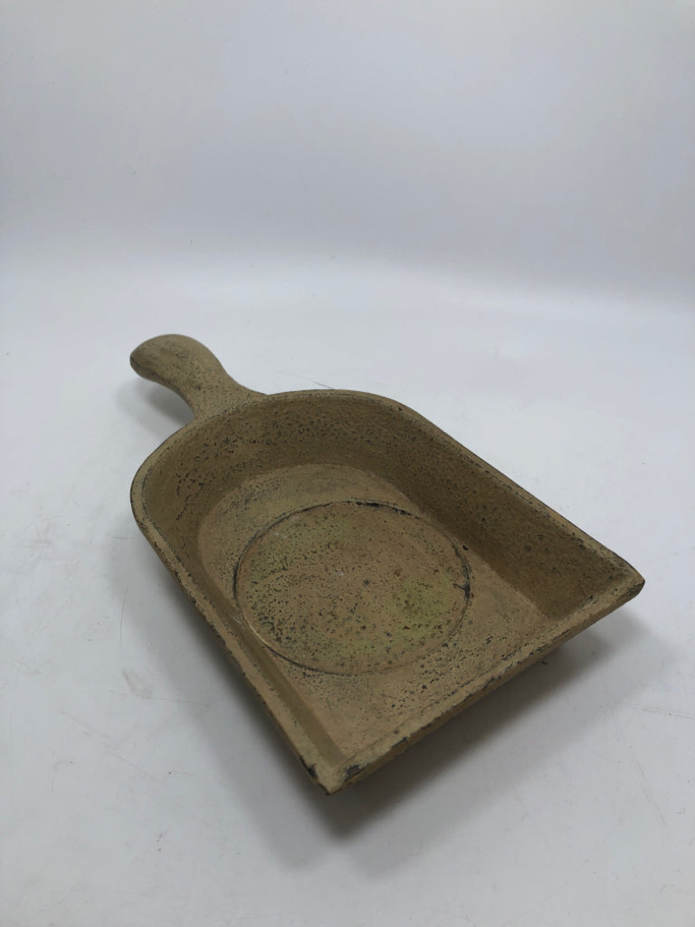 PRIMITIVE TAN DISTRESSED CANDLE TRAY.