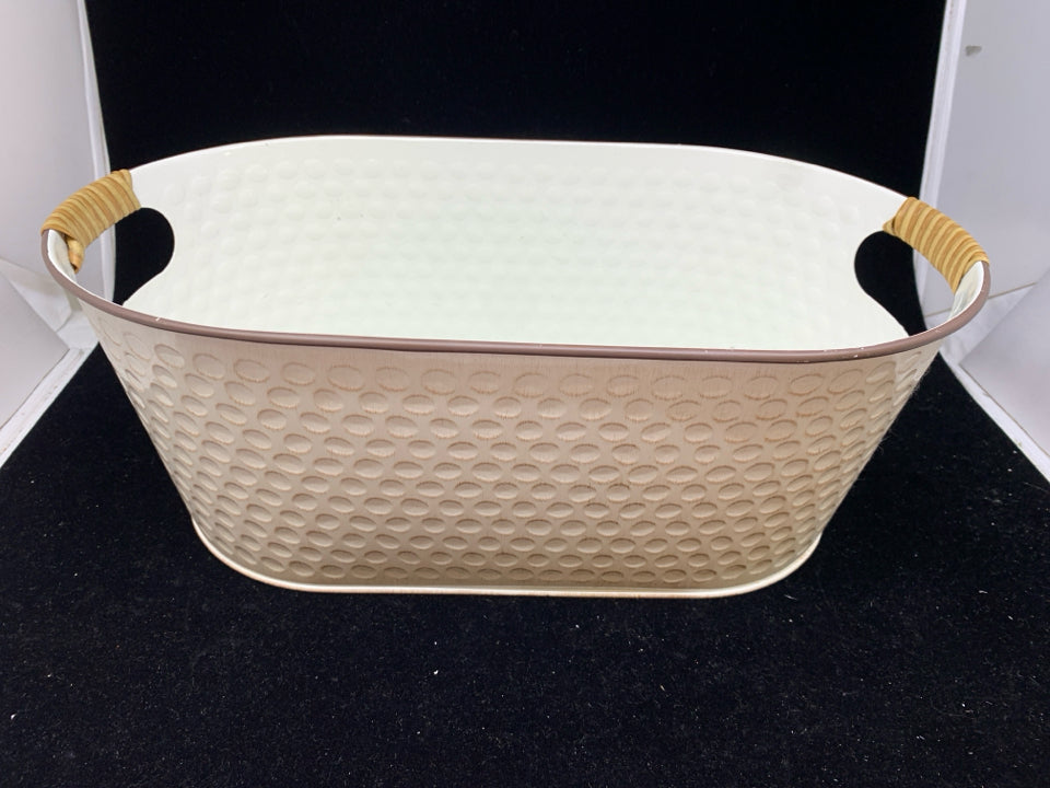 METAL CREAM W DOTS BASKET.