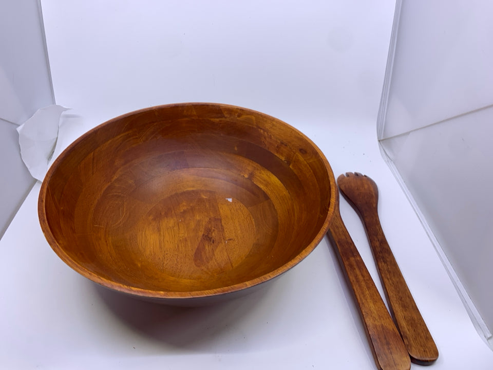 LARGE WOOD SALAD BOWL W UTENSILS.