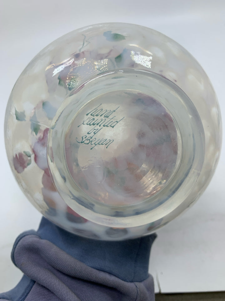 VTG HAND PAINTED OPALESCENT GLASS W/ PINK ROSES RUFFLE TOP VASE.