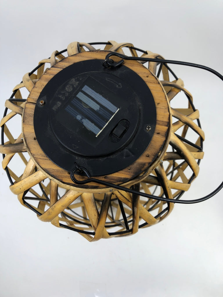 SOLAR POWERED WICKER LANTERN.