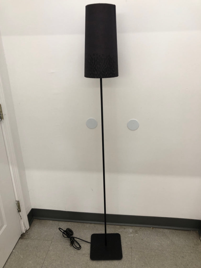 BLACK METAL FLOOR LAMP W/BLACK SHADE.