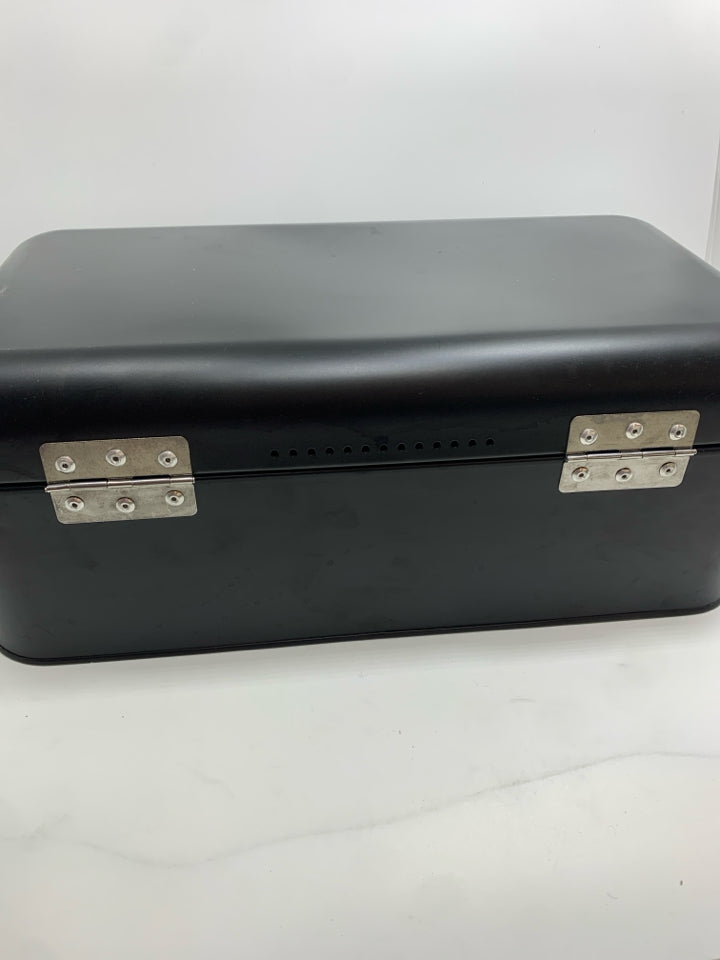 BLACK METAL BREAD BOX.