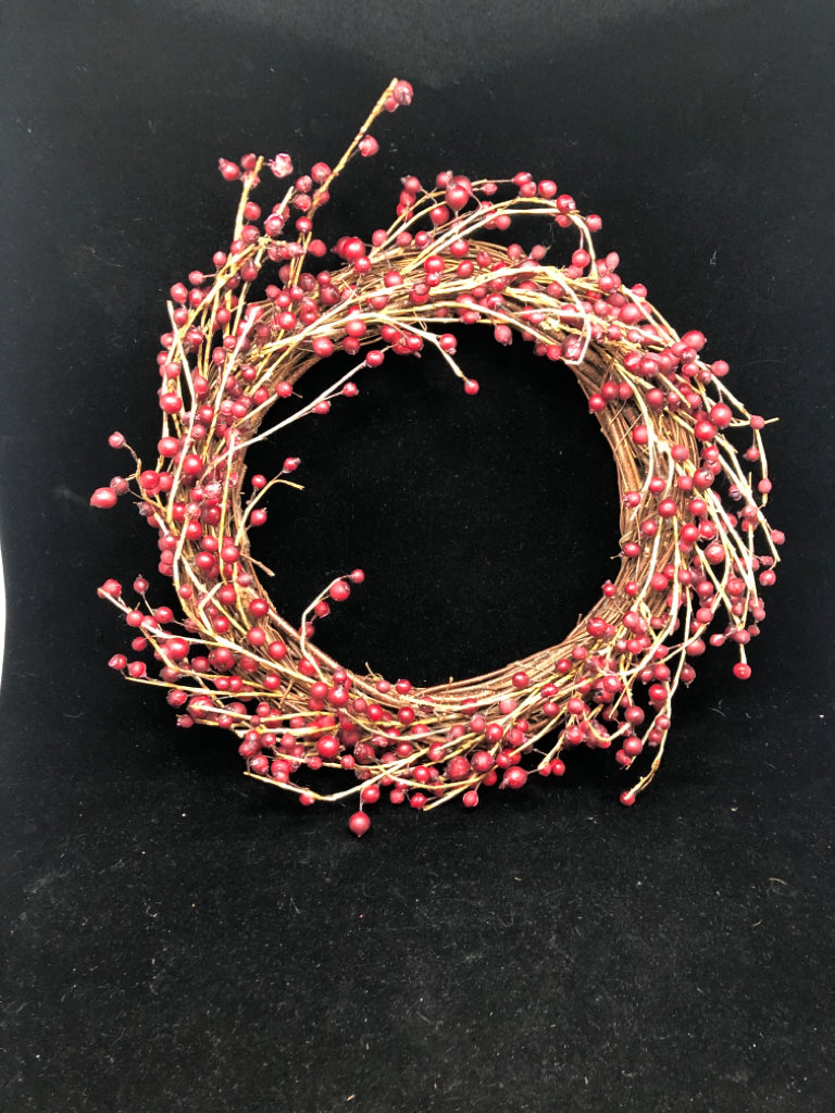 SM RED BERRY/TWIG WREATH.
