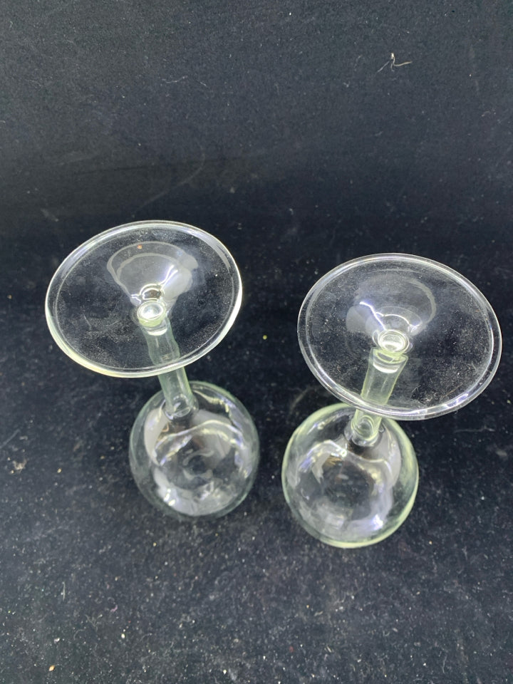 UPSIDE DOWN WINE GLASS OIL AND VINEGAR SET.