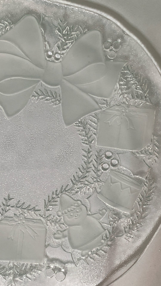 FROSTED EMBOSSED BOW AND TOYS ROUND PLATTER.