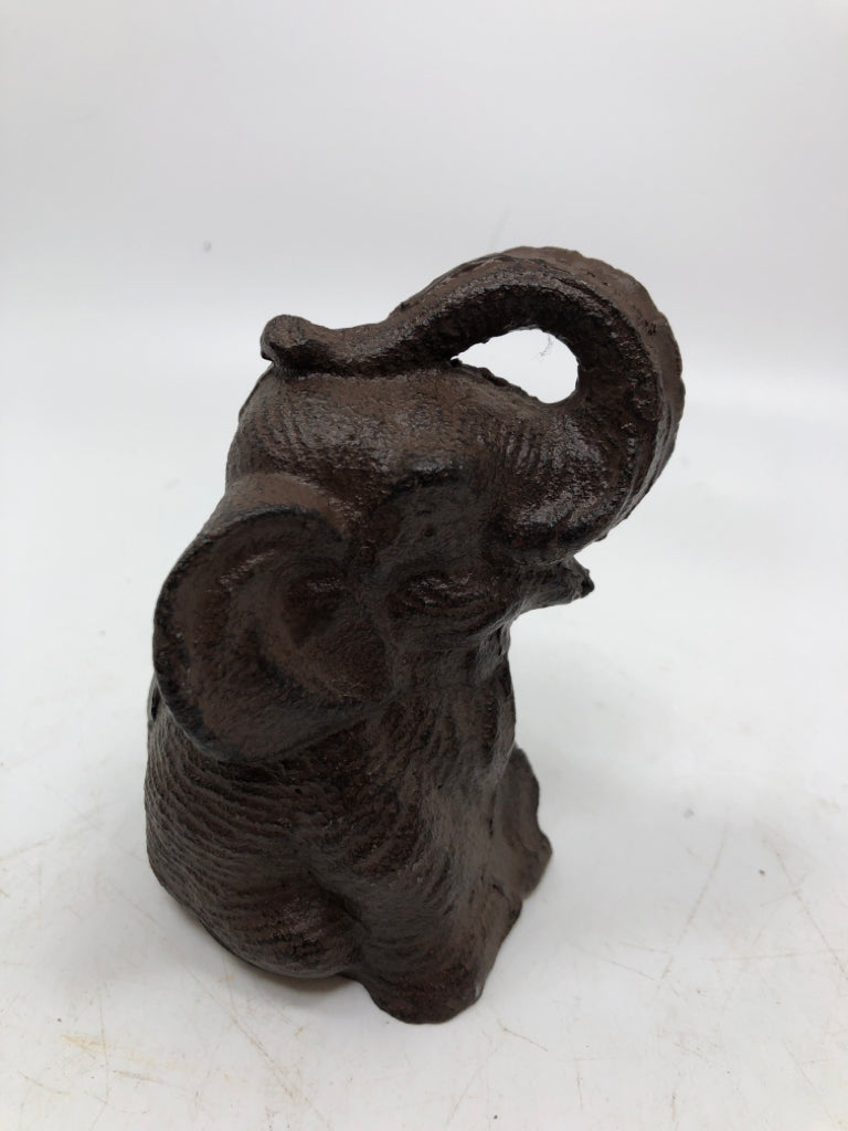 BROWN METAL ELEPHANT DECOR.