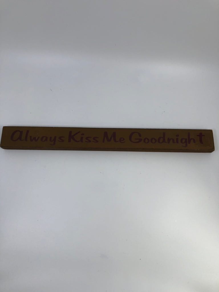 KISS ME GOODNIGHT WOOD BLOCK DECOR.