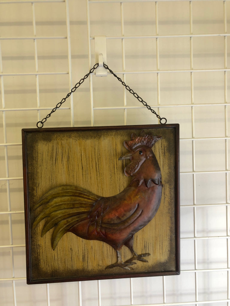 METAL ROOSTER WALL HANGING.