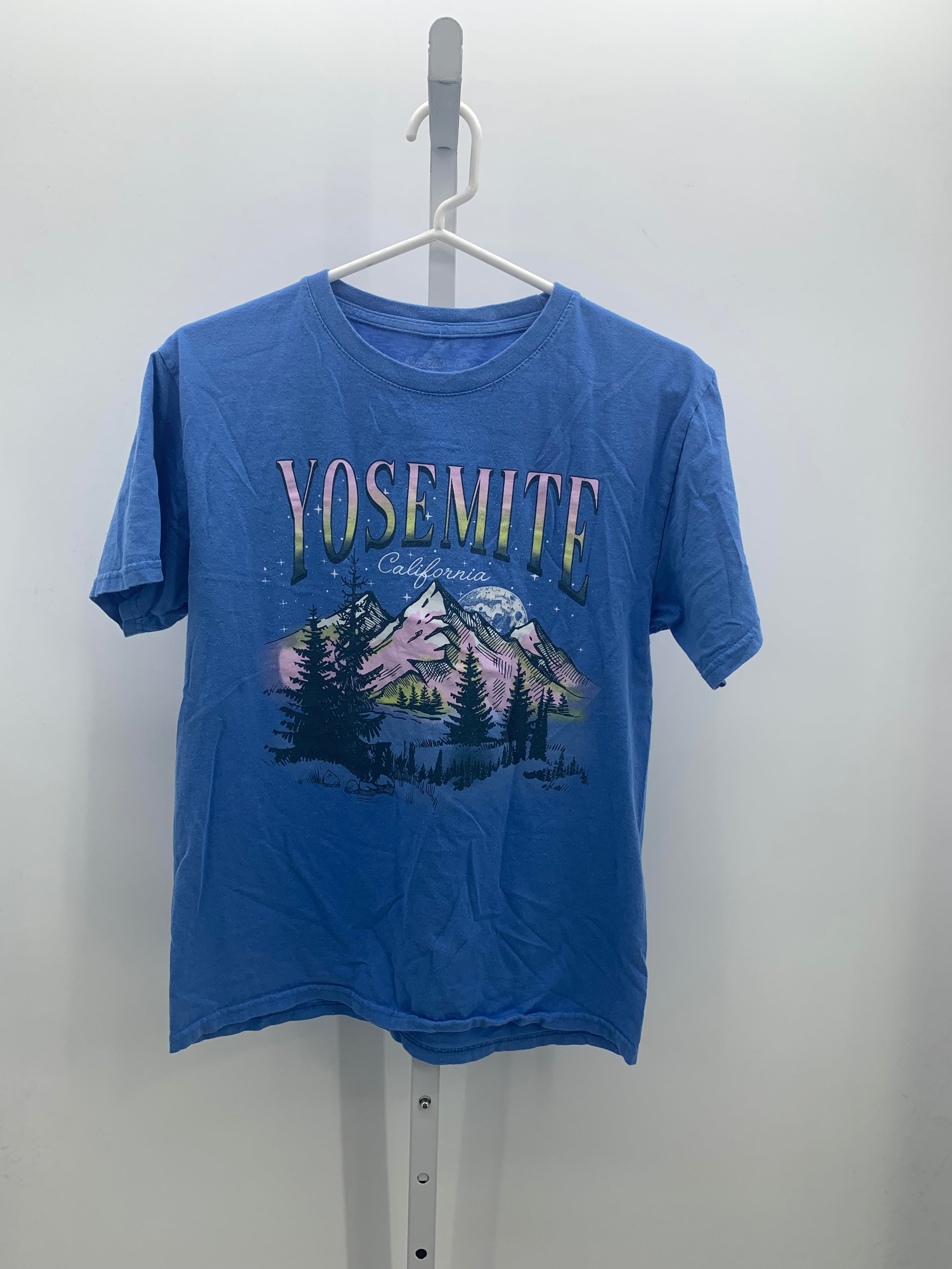 Size Medium Juniors Short Sleeve Shirt