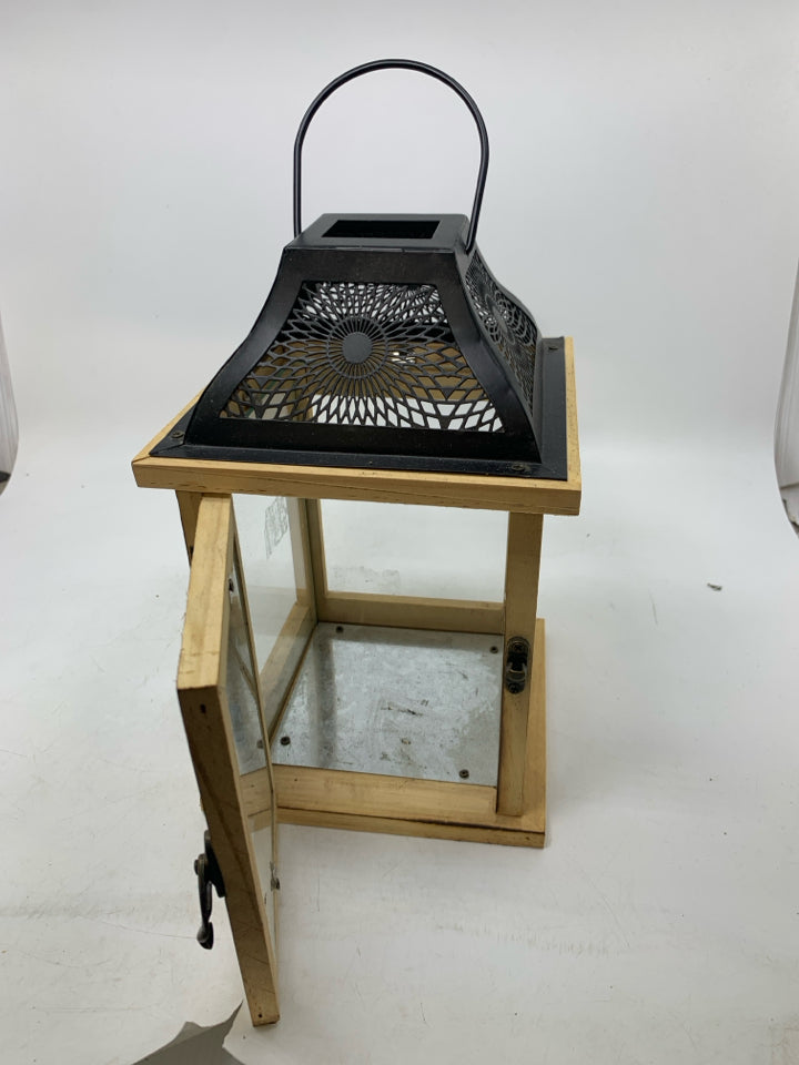 WOOD BASE W/ PIERCED BLACK METAL TOP LANTERN 10 "H X 6 "X 6"