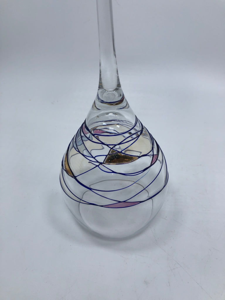 4 GLASS WINE GLASSES W/DELICATE BLUE LINES.