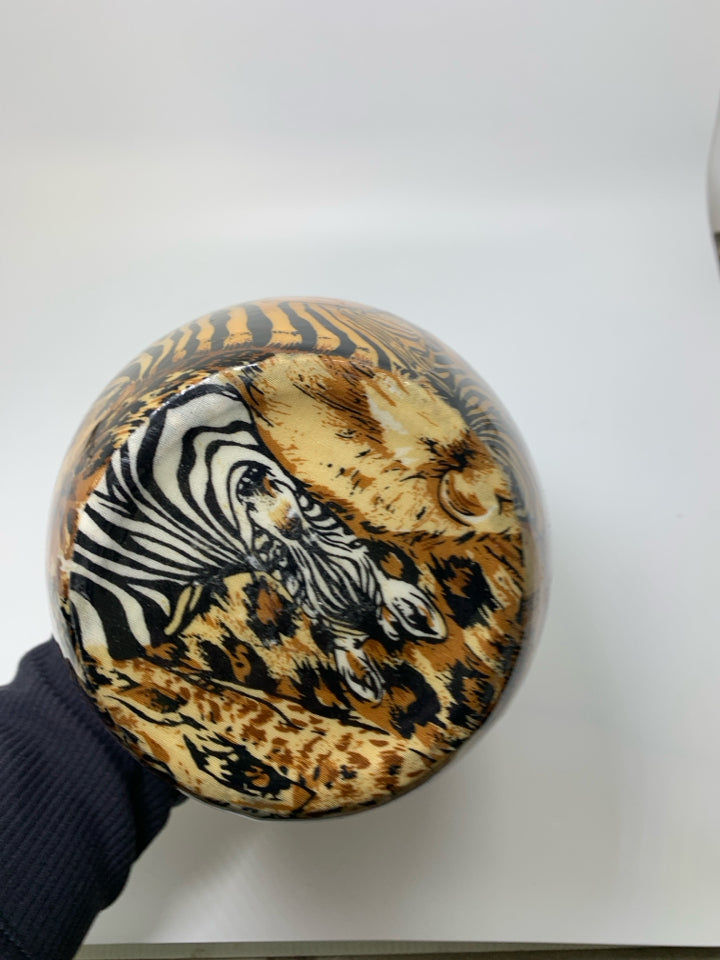 SAFARI ANIMALS PRINTED VASE.
