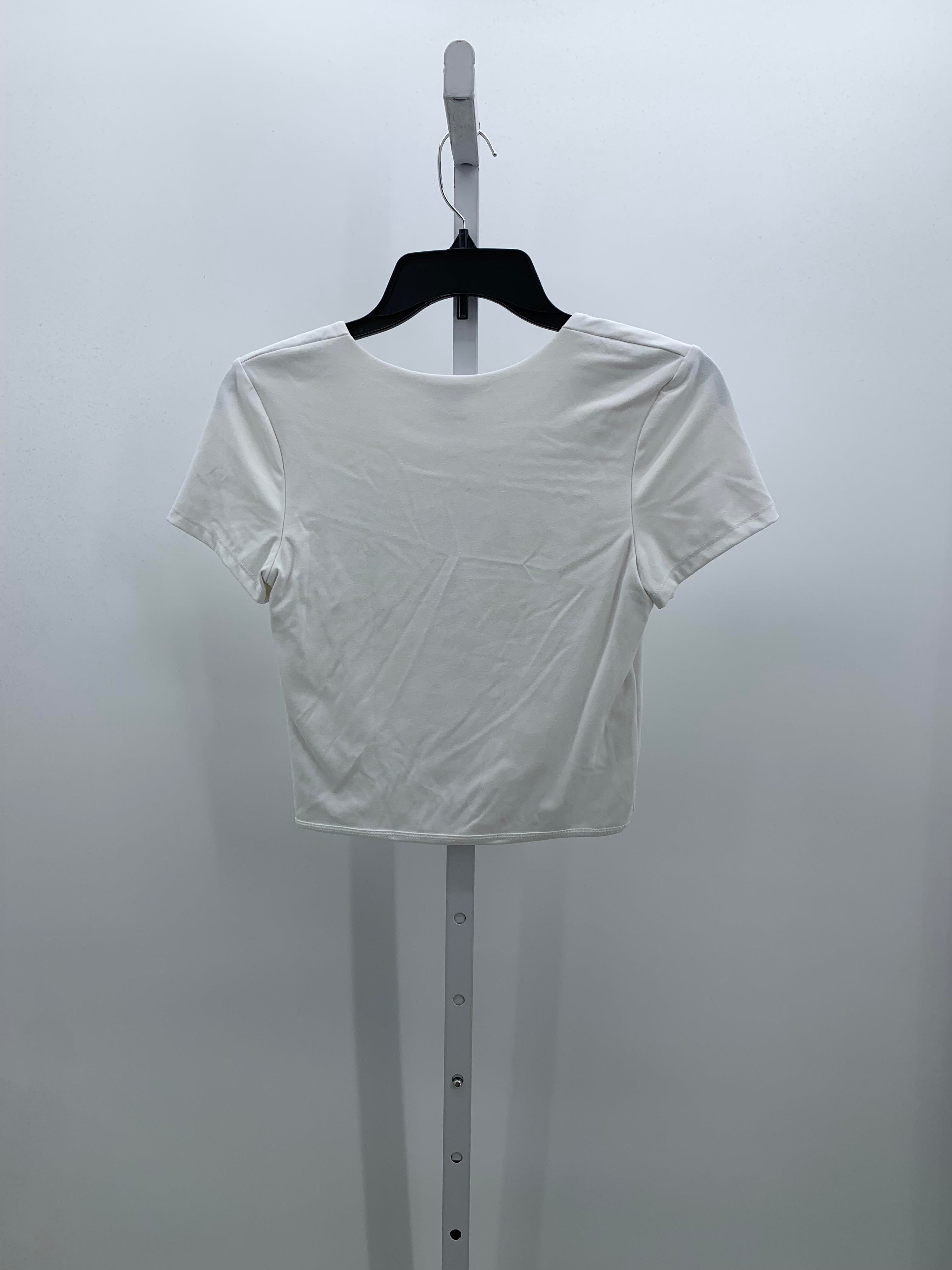 Size Medium Juniors Short Sleeve Shirt