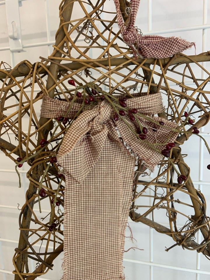 WOVEN TWIG STAR W/PIP BERRIES.