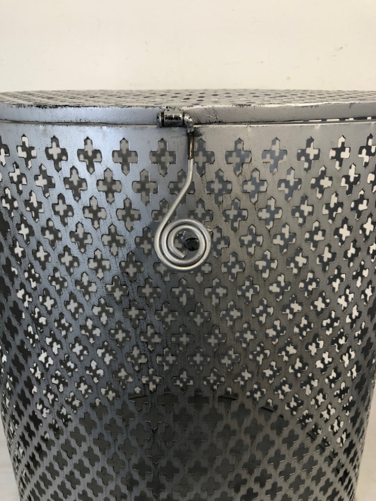 SILVER METAL HAMPER W/LID.