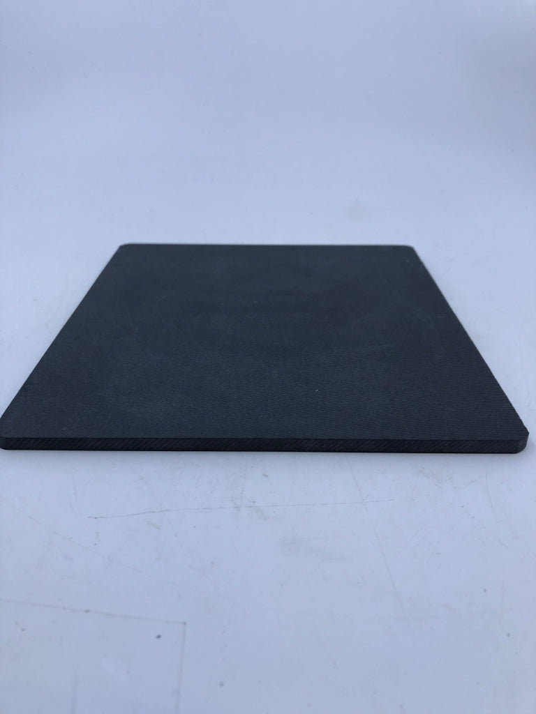 NIP WOODEN CHEESE BOARD W/ 4 SPREADER GREY SLATE INSERT.