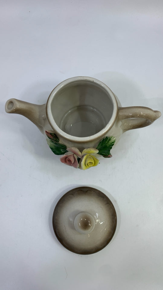 VTG CAPODIMONTE PORCELAIN TEAPOT W/FLOWERS.