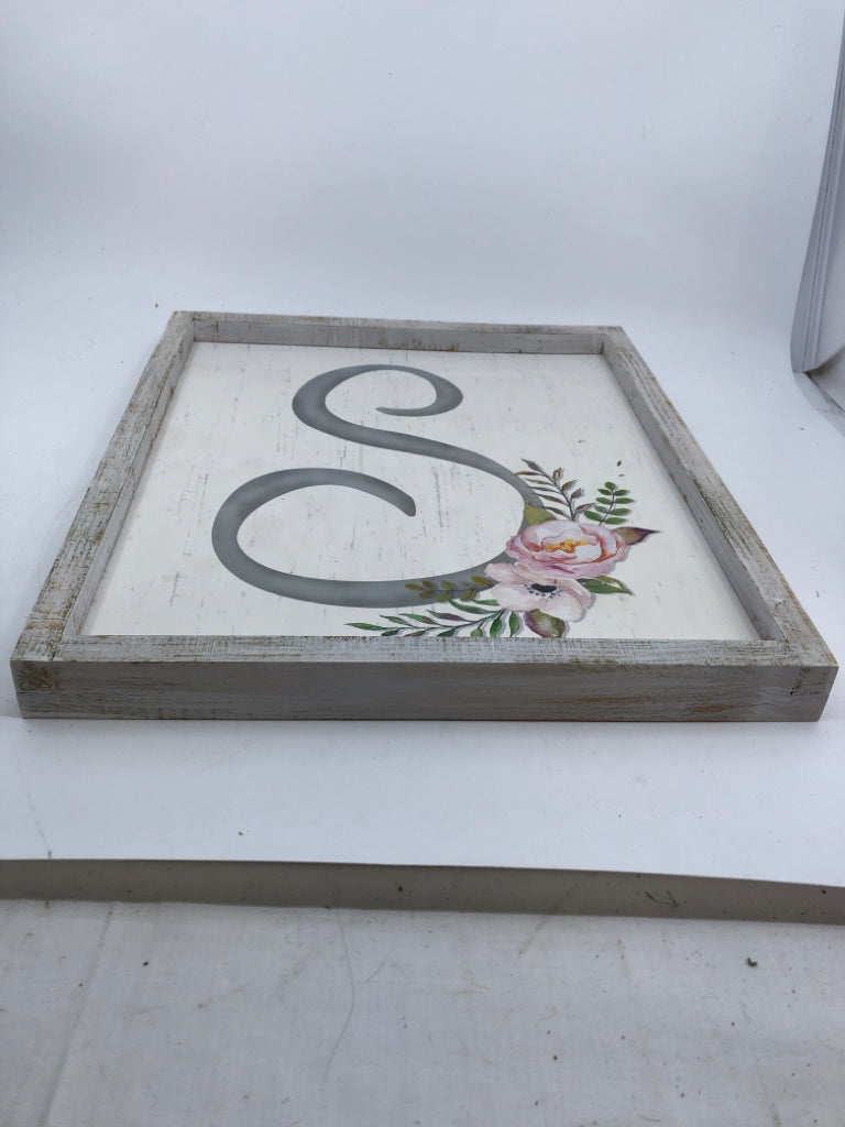 "S" FLORAL MONOGRAM.