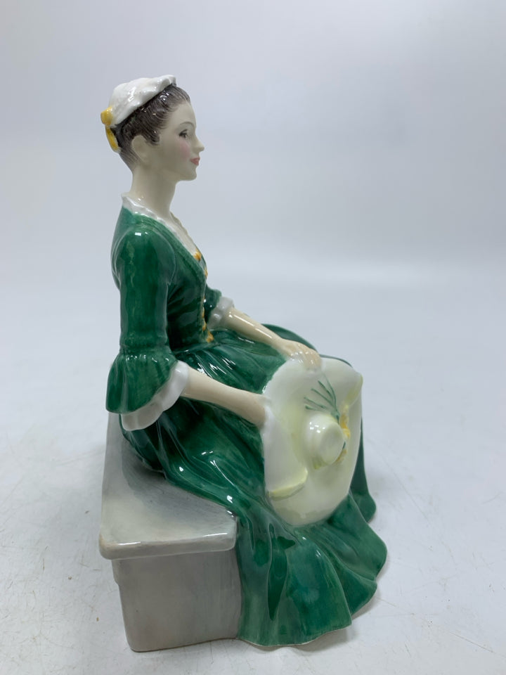 VTG PORCELAIN "LADY FROM WILLIAMSBURG" FIGURINE.