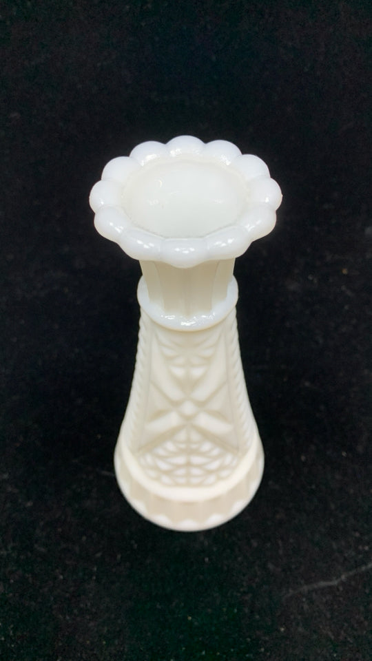 VTG MILK GLASS BUD VASE W/RUFFLE EDGE.