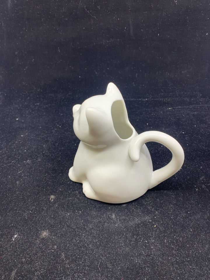 WHITE CAT CREAMER.