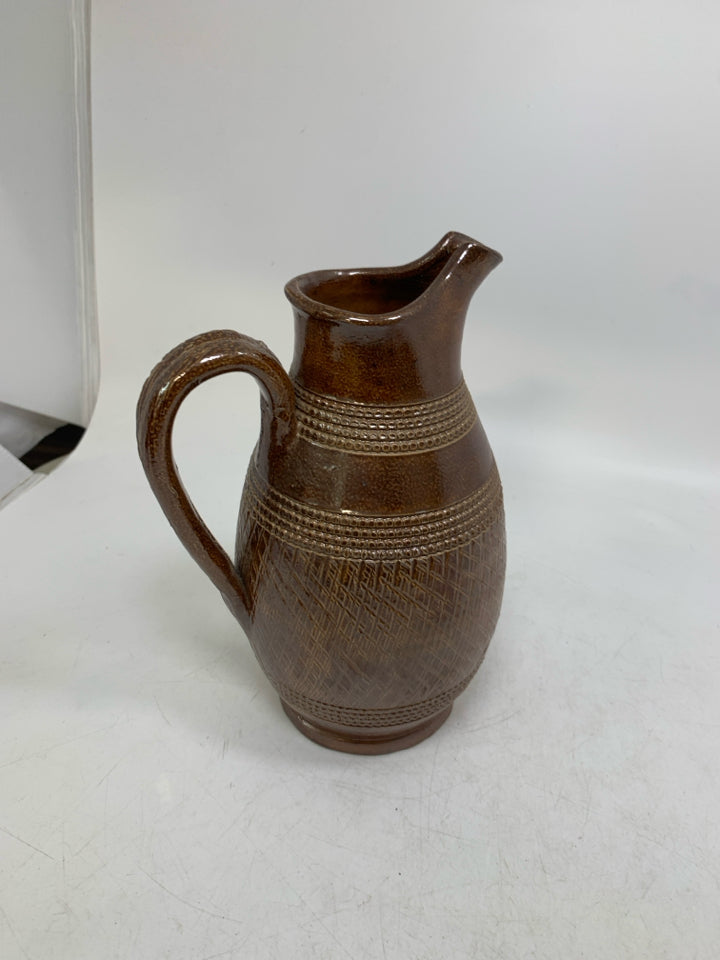 TEXTURED IRIDESCENT PITCHER W/ SHARP LIP.