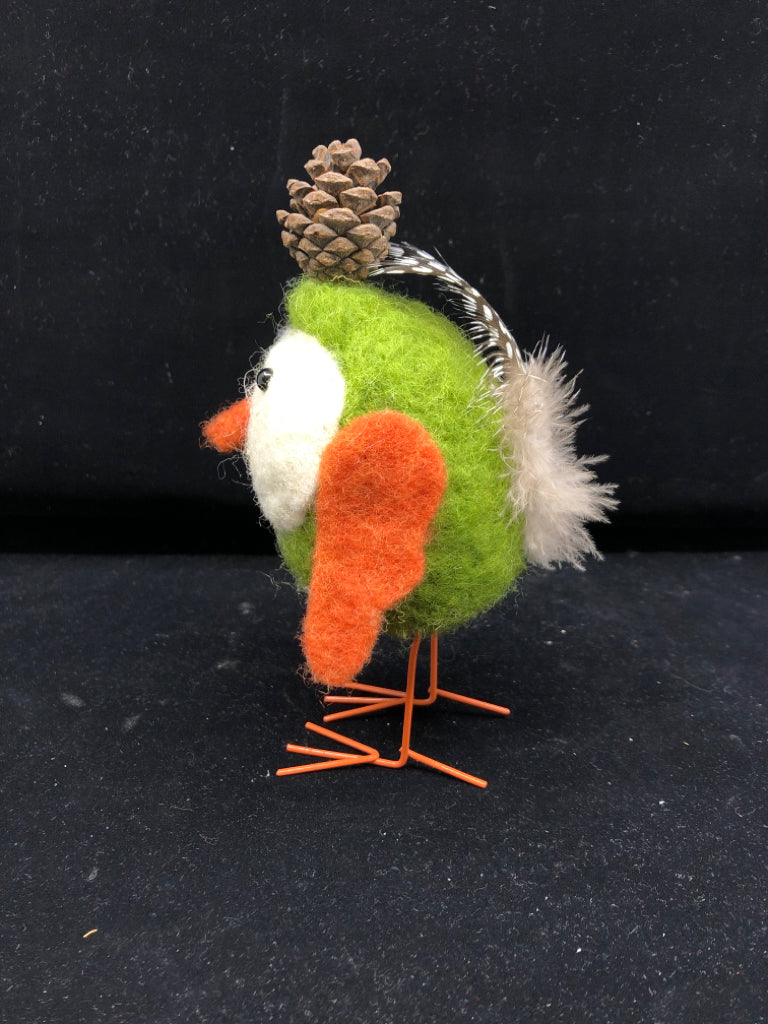 SMALL GREEN FELT BIRD.