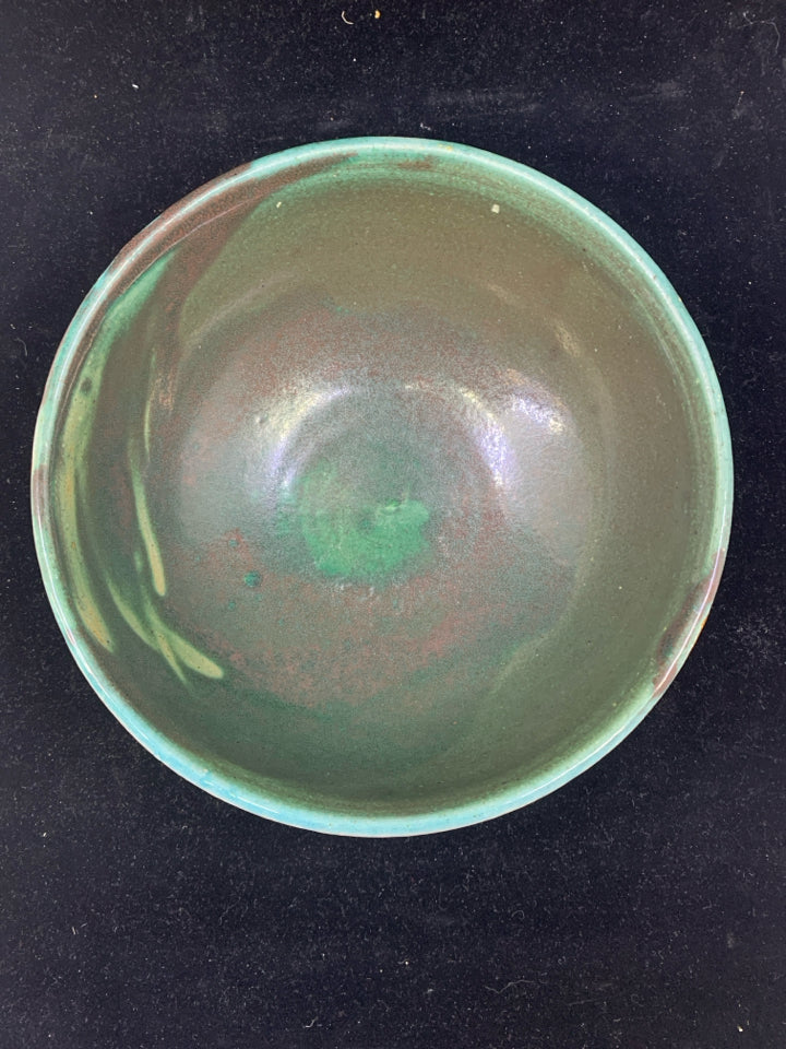 ORANGE AND GREEN POTTERY BOWL.