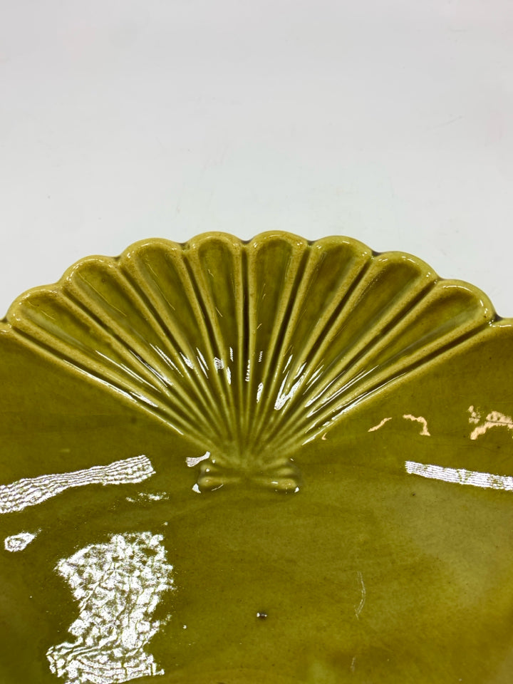 MUSTARD YELLOW SCALLOPED SERVING DISH/TRINKET.