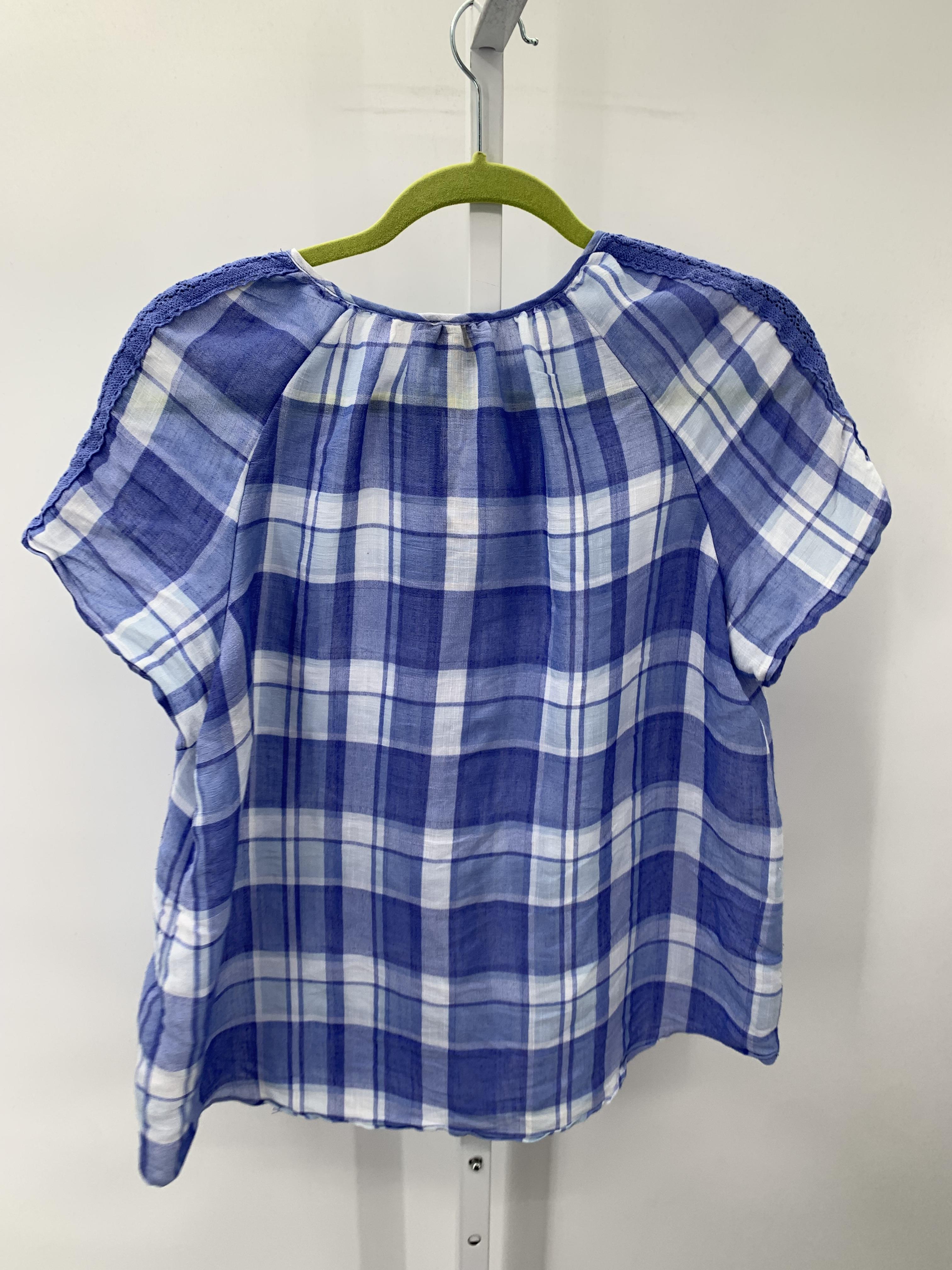 Size Large Juniors Short Sleeve Shirt
