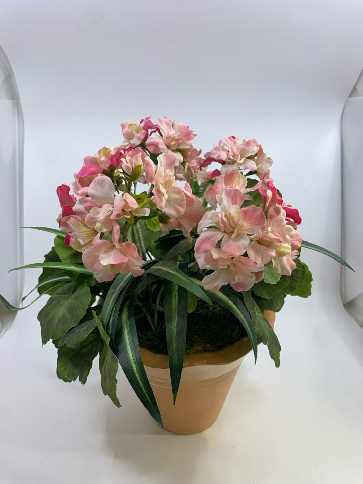 FAUX PINK FLORALS IN CERAMIC W/CURVED RIM.