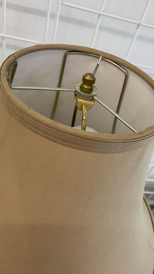 TALL WOODEN TABLE LAMP W/BEIGE SHADE.