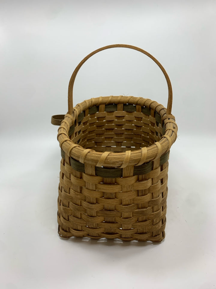 GREEN STRIPED WICKER BASKET W/BOW.
