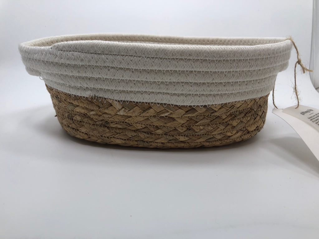 NWT OVAL WOVEN BASKET WHITE TOP W/HANDLES.
