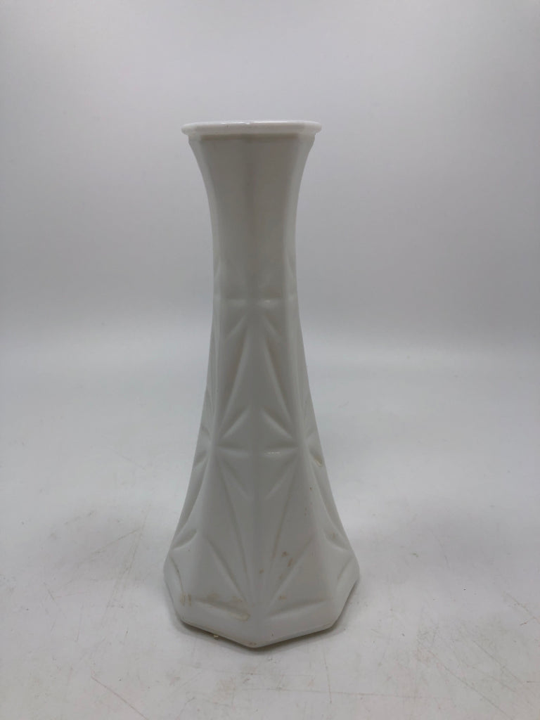 WHITE MILK GLASS BUD VASE.